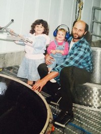 Suhru winemaker Russell Hearn and his daughters